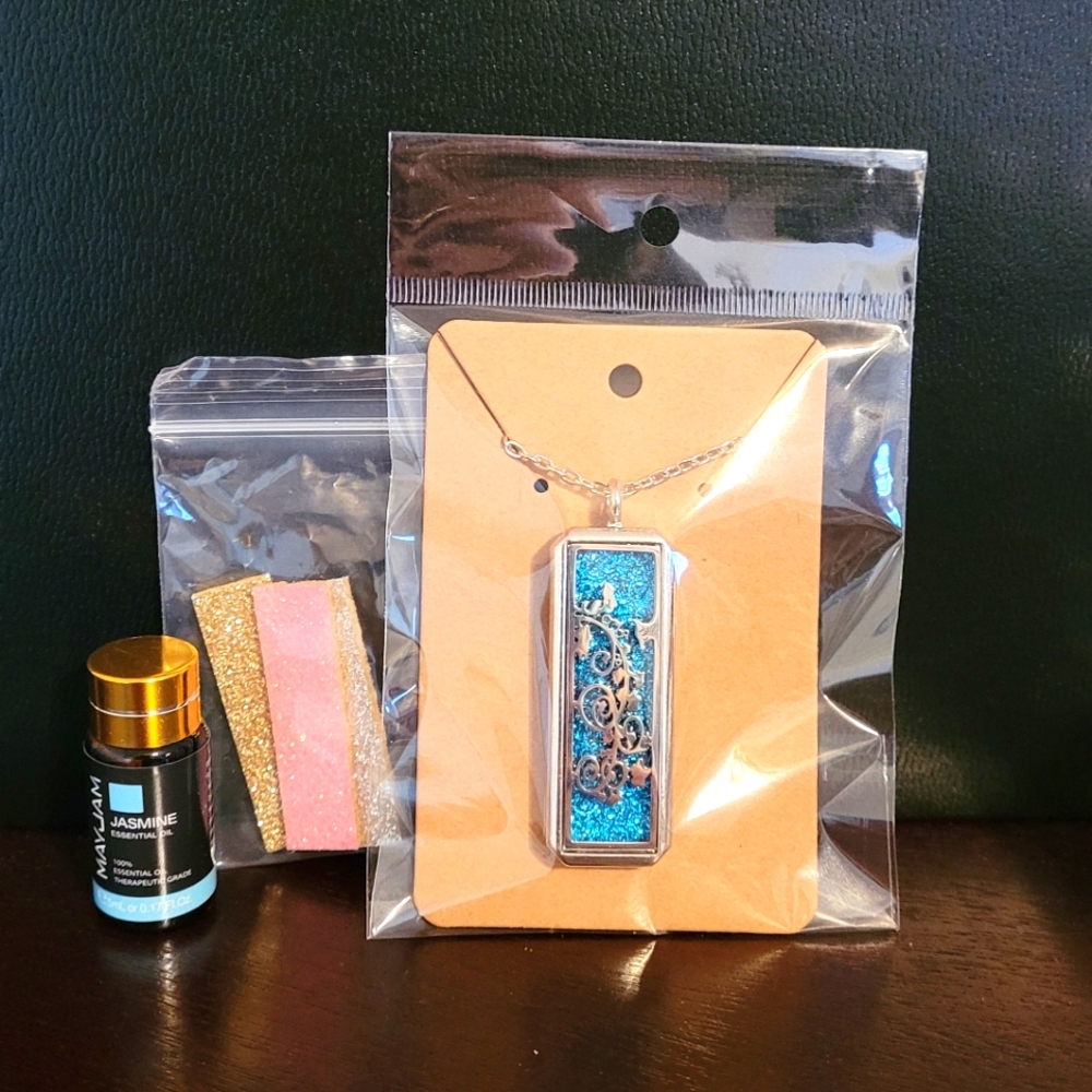 Oil diffuser necklace set